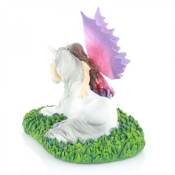 Naturfee mit Einhorn