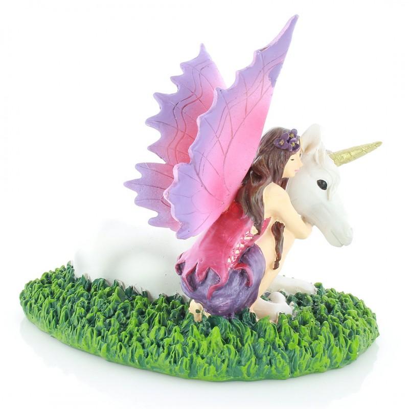 Naturfee mit Einhorn